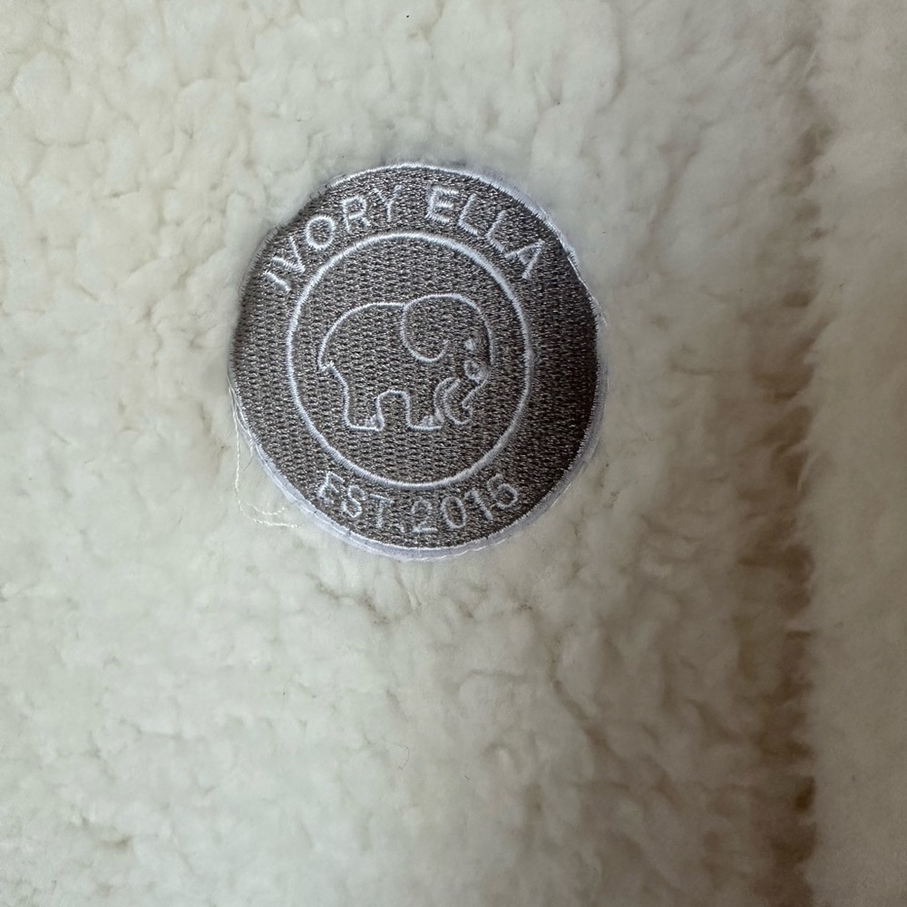 NWOT Ivory Ella Women's Plush White Teddy Jacket - Picture 3 of 5